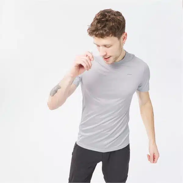 CAMISETA MANGA CORTA SENDERISMO Y MONTAÑA HOMBRE MH100 QUECHUA GRIS NUBE