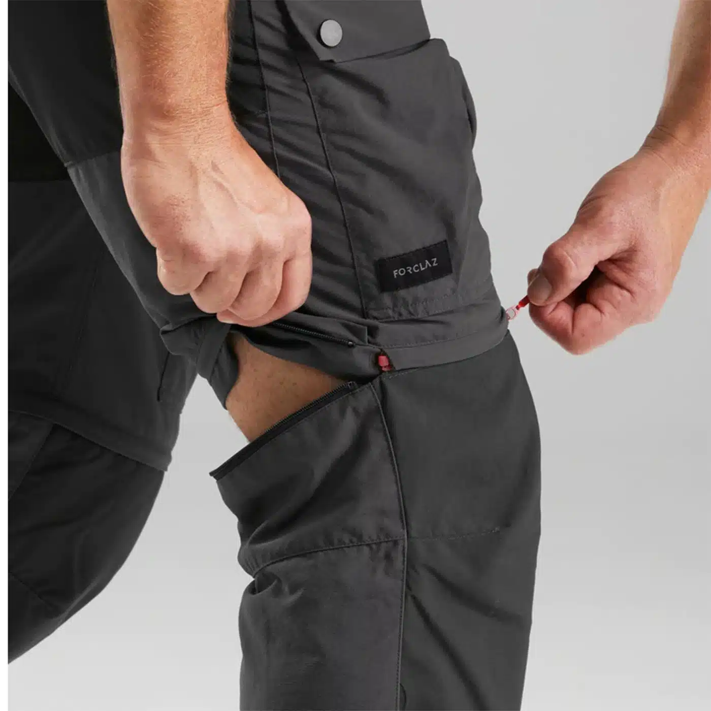 PANTALÓN TRANSFORMABLE 2 EN 1 RESISTENTE TREKKING MONTAÑA MT100 HOMBRE FORCLAZ GRIS CARBÓN - Imagen 6