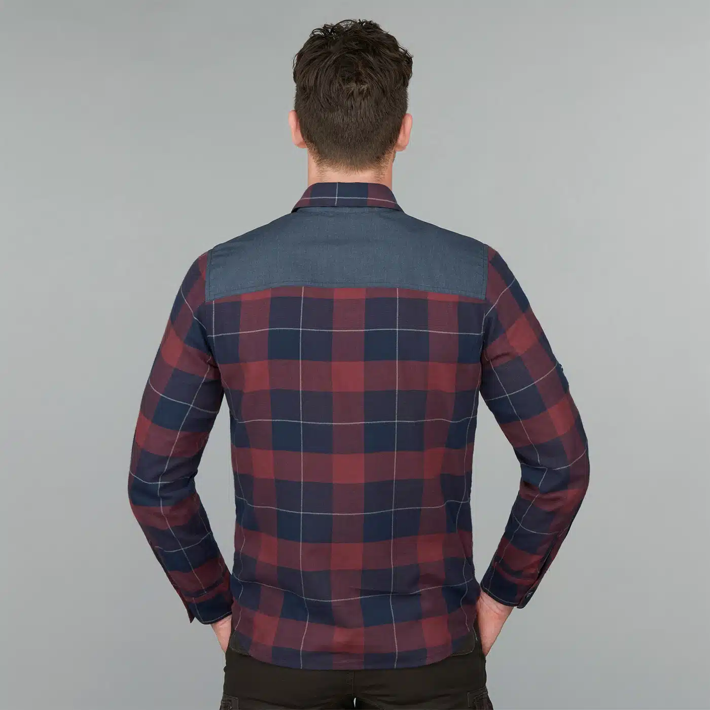 CAMISA CUADROS DE MONTAÑA Y TREKKING HOMBRE FORCLAZ TRAVEL 100 AZUL/ROJO - Imagen 6