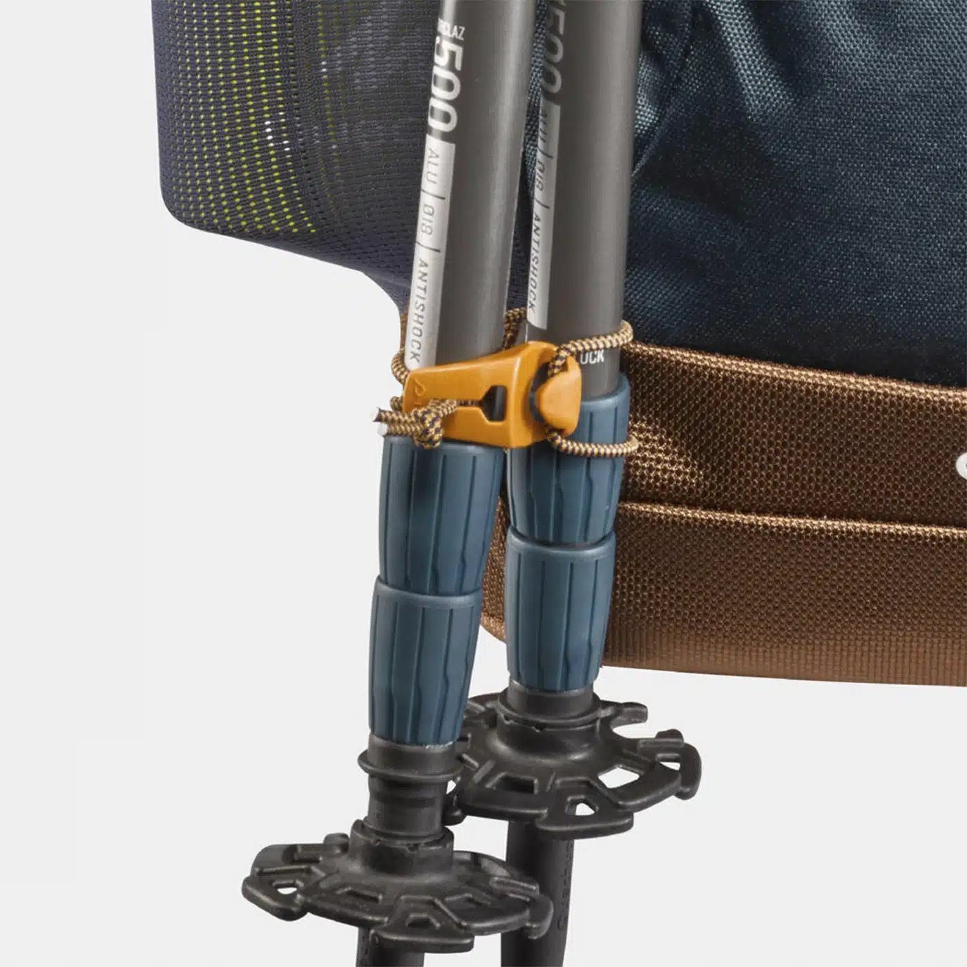 MOCHILA TREKKING CON FUNDA IMPERMEABLE 20L QUECHUA NH500 VALIJA DE MANO  AZUL - Imagen 5