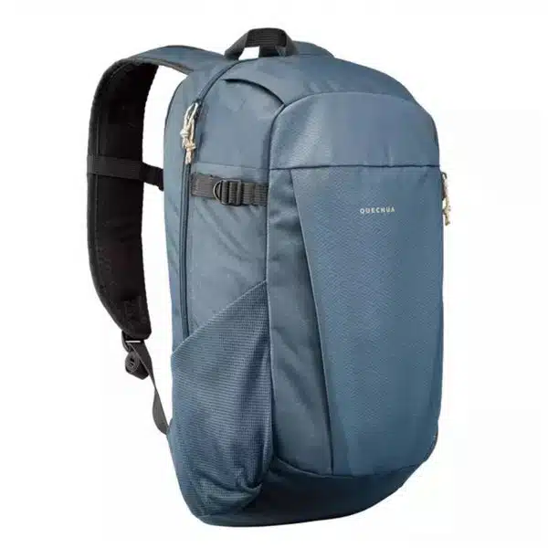 Mochila de montaña y trekking 20L Quechua NH100 azul tormenta. Equipaje de mano