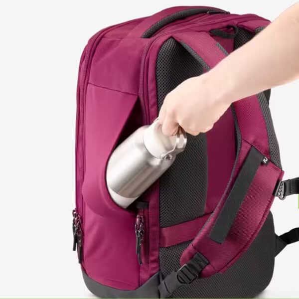 Mochila de montaña y senderismo 23L Quechua NH Escape 500 Morado Cereza. Equipaje de mano - Imagen 10