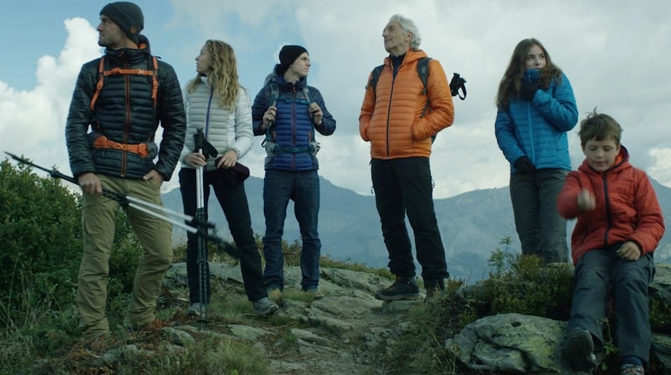 Casaca Quechua: Protección y Comodidad para tu Aventura en la Selva, Costa y Sierra