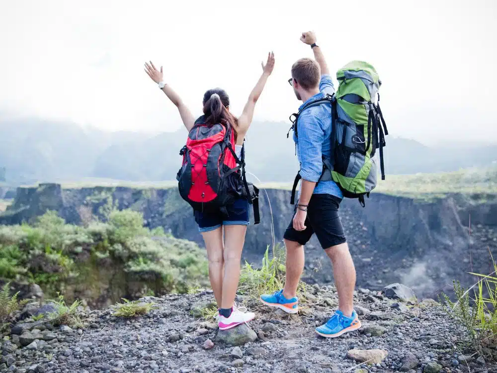 Mochila Quechua para trekking en montaña, cómoda y resistente
