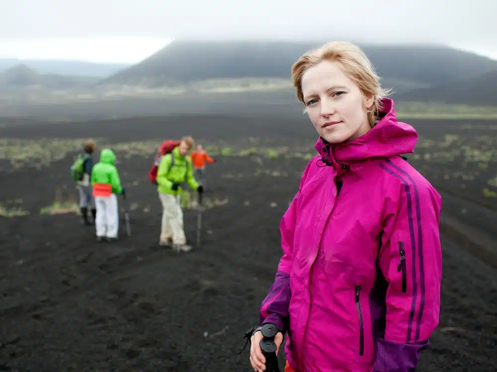 Detalle de la textura y costuras planas en primera capa térmica para mujer